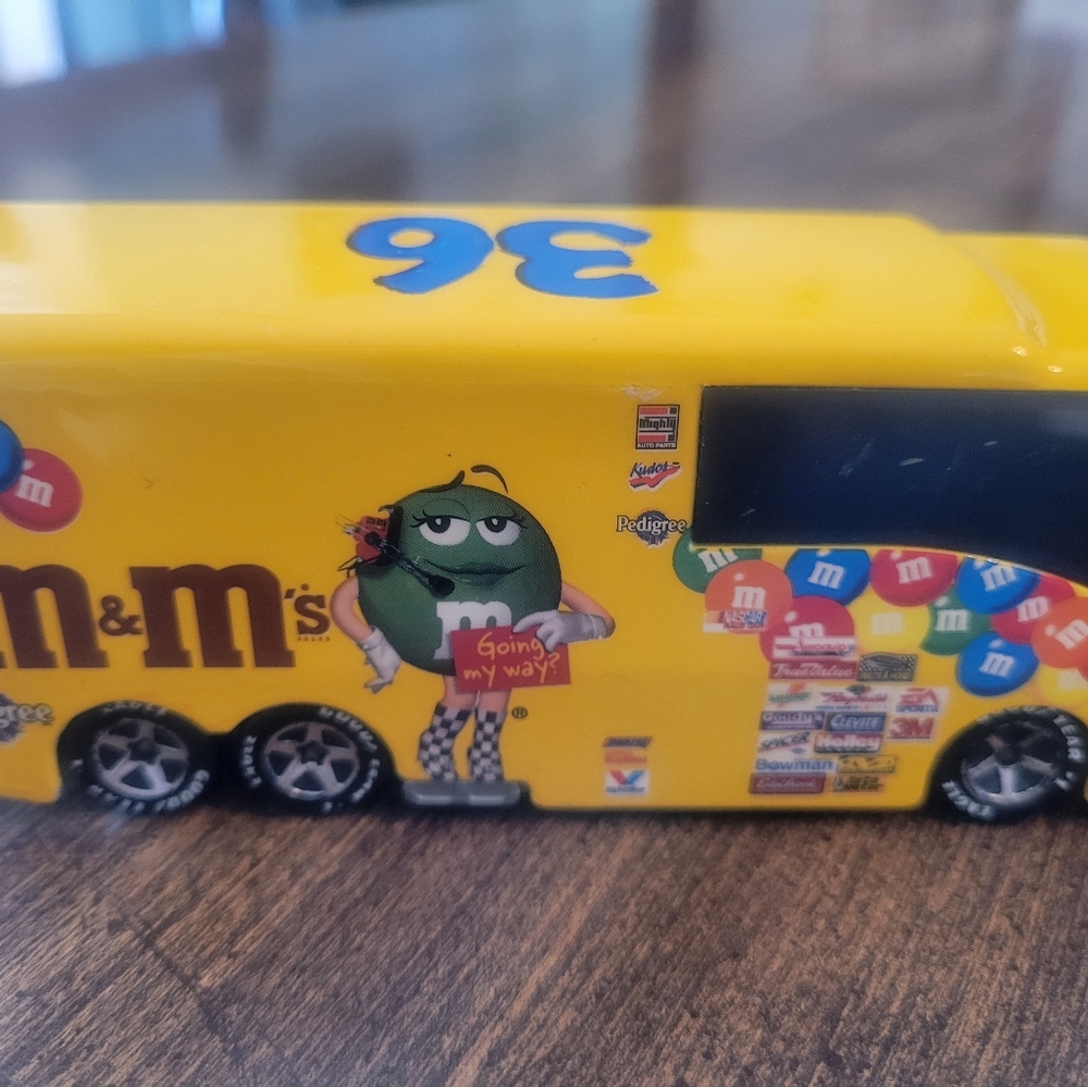 M&M's Colorful Racing Bus - Picture 3 of 6